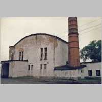 111-1455 Wehlau 1997, Pflegeanstalt Allenberg, frueheres Maschinenhaus mit beschaedigtem Schoenstein.jpg